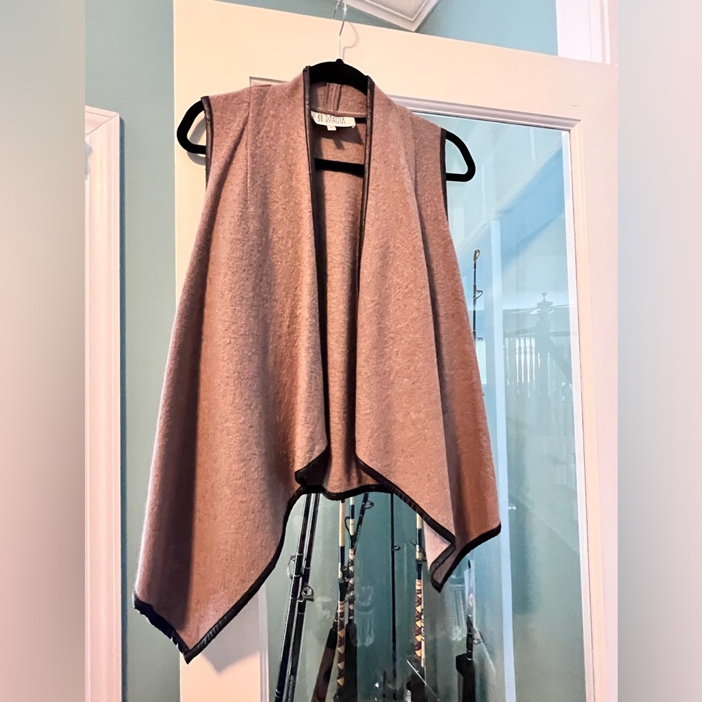 BB Dakota Beige Open Vest with Black Trim